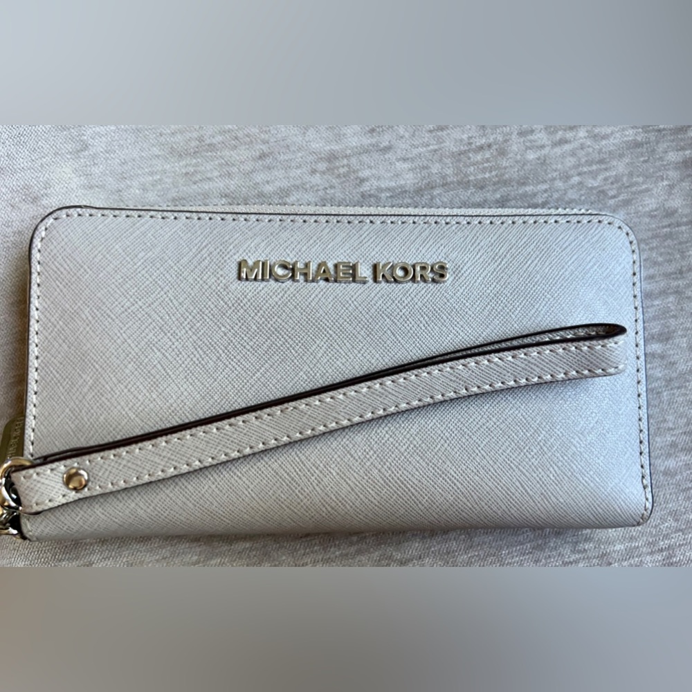 NWOT Michael Kors Jet Set Zip Top Wallet/Wristlet